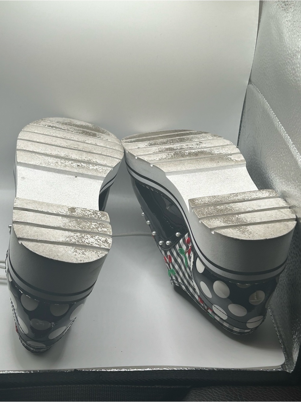 Betsy Johnson’s Black Patent Platform Oxfords with Red Heart and - Picture 5 of 5